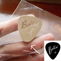 Liontin Pick Gitar Custom Ukir Nama Titanium Stainless