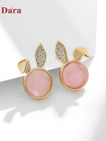 925銀針網紅粉紅兔子人造貓眼石耳釘女 年新款潮高級感耳飾品