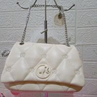(Ready warna : ivory, mahogany,pink  )            Tas Barbie Pillow Putih dengan Ritsleting dan Tali