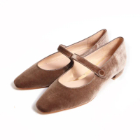 【KOKKO 集團】輕奢絲絨感質感滾邊設計柔軟瑪莉珍鞋(深咖色)