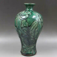 Chinese Style Crackle Porcelain Green Glaze Lotus Design Vase 9.13"