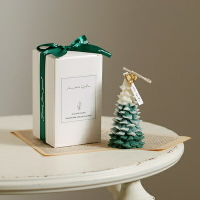✤宜家✤聖誕樹香薰蠟燭禮盒 (中號雪頂綠樹-英國梨小蒼蘭香型) 香氛擺件裝飾 聖誕禮物