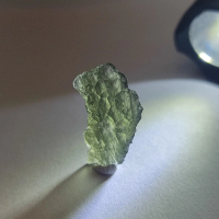 MU488 โมลดาไวท์ Moldavite สะเก็ดดาว Tektile สินค้าทุกชิ้นมีใบรับรองของแท้ 100%