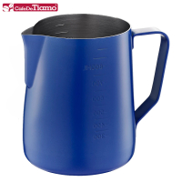 【Tiamo】1326不沾外層不鏽鋼拉花杯-附刻度標-藍色-950cc(HC7088BU)