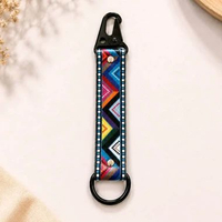 Gantungan kunci tali motif, dengan carabiner motif B