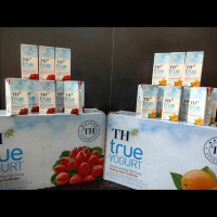 Sua Chua Uong Tiet Trung TH True Yogurt 3 vi - Huong Cam / Huong Dau / Viet Quat (Orange / Strawberr