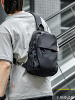 【全球優品匯】日系機能單肩包斜挎包男胸包多功能小挎包休閑運動斜背包潮流男包