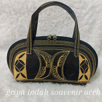 Tas keong khas aceh motif pintu aceh