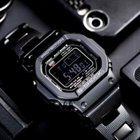 【CASIO 卡西歐】G-SHOCK 經典潮流太陽能電波錶(GW-M5610BC-1JF)