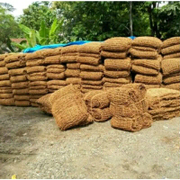 Cocomesh Jaring Rambatan Tanaman Sabut Kelapa Jaring Rambatan Media Tanam 1×1 Meter