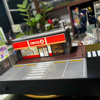 Diorama circle K kích thước 20x25 kèm hộp mica,cửa hàng tiện lợi CIRCLE K