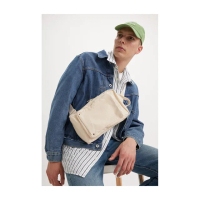 【LEVIS 官方旗艦】男女同款 手提、斜背兩用方包 / 精工刺繡Logo 白 熱賣單品 D7955-0002