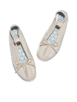 รองเท้าส้นแบนผู้หญิง Flat Wisley Quilted Scrunch สีครีม