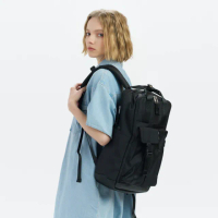 【LEVIS 官方旗艦】男女同款 手提、後背兩用背包 / 字母Logo浮雕 黑 人氣新品 D7739-0001