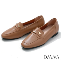 DIANA2 CM質感牛皮小花金屬釦飾低跟樂福鞋-漫步雲端焦糖美人-卡其