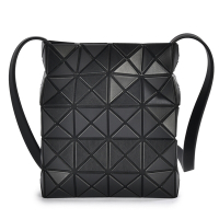 ISSEY MIYAKE 三宅一生BAOBAO  LUCENT MATTE 啞光霧面方格5x4透光斜背包(背帶可拆)-黑色