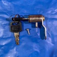 !T E R B A R U!cilinder + anak kunci loker lion merk wt ( ORIGINAL )