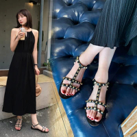 Summer women's sandals with rivets, fashionable jelly shoes, flat bottomed open toe casual beach sandals, Roman sandals