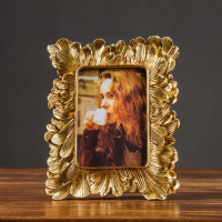 Levi Photo Frame / Bingkai Foto Frame Figura Dekorasi Meja Gold Vintage Estetik Klasik