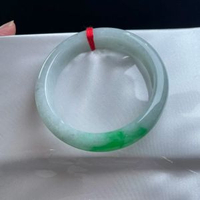 緬甸手鐲飄綠翡翠手鐲顏色正陽水潤清爽釉潔完美大氣漂亮優雅東方