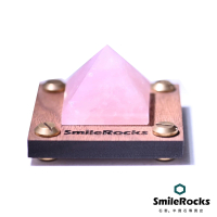 【SmileRocks 石麥】粉水晶金字塔 3.5x3.5x2.7cm(治癒水晶 附SmilePad 6x6 底板)