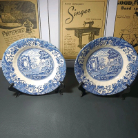 Satu Pasang Piring Kuno Motif Eropa Biru Putih Motif Pecah Seribu Desain Elegan untuk Dekorasi Meja