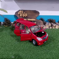 Diecast Miniatur Toyota Avanza merah skala 1:18