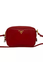 Prada 心愛的 Prada 迷你 Saffiano 相機包