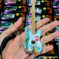 Miniatur Gitar Fender Stratocaster Billie Joe Armstrong Green Day souvenir hiasan musik Photography 