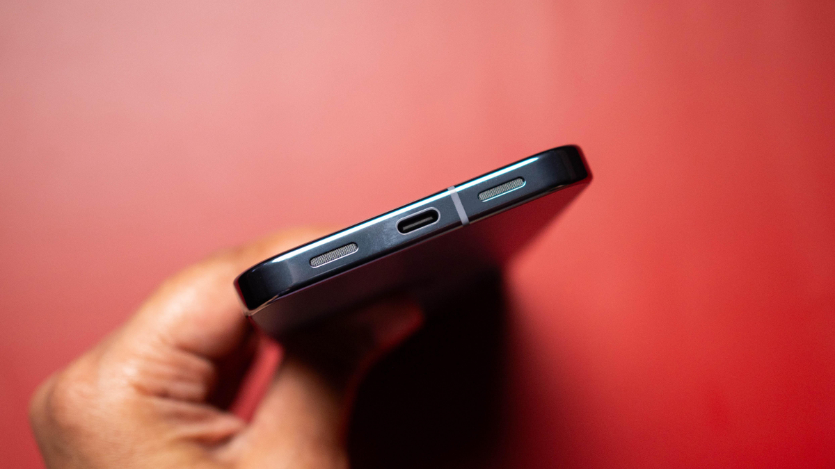 Pixel 10 Pro Fold、耐久性テストの最中にバッテリーが発火 — BigGo