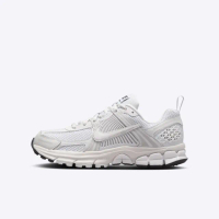 【NIKE 耐吉】Vomero 5 GS 大童 休閒鞋 運動 復古 慢跑 透氣 緩震 舒適 白灰(HF6998-100)