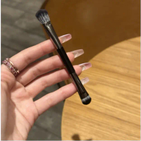 New Little Sparrow portable makeup brush, super soft contour brush, advanced highlight brush, non-st