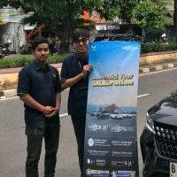 Standing Banner Spanduk Digital Printing Stiker Label dengan Desain Workshop dan Teks Don't Miss It