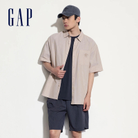 【GAP】男裝 Logo純棉翻領短袖襯衫-卡其色(461256)