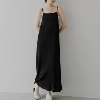 【Queenshop】女裝 素面 簡約直坑紋魚尾裙襬設計細肩長洋裝-黑 現+預 01086454