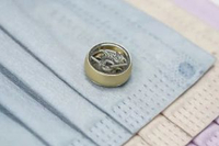 15mm 日本扇櫻花 圖案香薰扣 香精油釦 精油飾物 口罩/衣領適用 磁石釦 口罩香薰夾 (金色)(連6片顏色隨機的可重用棉片)(隨機送上口罩3片)
