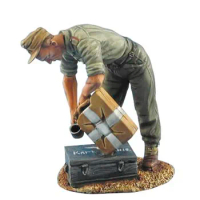 Unpainted Kit 1/35 Artillery Crew Pouring Water soldier figure Historical Resin Figure miniature garage kit