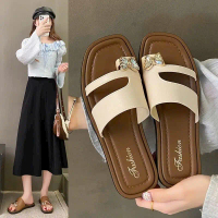 Dép tông đính charm dễ thương có 3 màu đen kem nâu đế mềm chất liệu nhựa đi nước đi mưa thoải mái HM