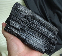 天然黑碧璽擺件 原礦電氣石托瑪琳原石能量石大中號泡水