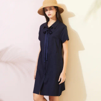 【TOWN’WEAR 棠葳】緞面領結棉質洋裝(洋裝/裙子/翻領/素色/口袋/休閒/氣質/鈕釦/短袖)