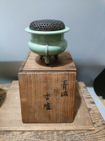 日本回流瓷器古董精品明治大正時期青瓷鬲式爐，仿宋龍泉制式。相