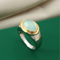 Two-tone cat's eye ring, a ring with a luxurious feel gemstone