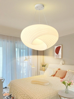 臥室吊燈北歐現代簡約花朵法式奶油風主臥房間燈具創意溫馨吸頂燈