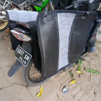 Tas obrok motor hitam dominan tas bronjong kuat tas kurir tas pasar serbaguna