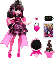 ตุ๊กตา Monster High Monster Ball Lagoona Blue ในชุดปาร์ตี้พร้อมอุปกรณ์เสริมที่มีธีม รวมถึงลูกโป่งและ