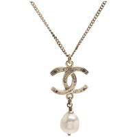 【CHANEL 香奈兒】經典雙C LOGO雙色水鑽鑲珍珠垂墜造型項鍊(金色61420-OR)
