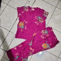 Cap Batik Sunan ABG Lengan Pendek Motif Bunga Warna-warni untuk Tampilan Elegan