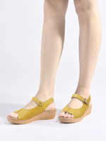 รองเท้าแตะมีส้นผู้หญิง Comfort Sandals ACT-92460 สีมัสตาร์ด