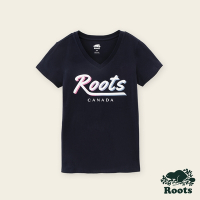 Roots女裝-繽紛花卉系列 漸層文字V領修身短袖T恤-軍藍色