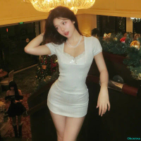 OlsonJosa Set Cameliia Coquette , Áo Thun Cổ Vuông + Chân Váy Mini Skirt Ôm Body